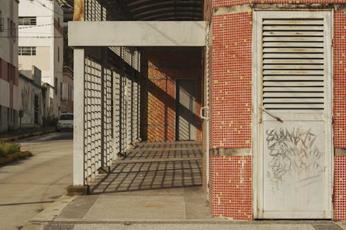 Základová fotografie zdarma na téma fasáda, městský, opuštěný