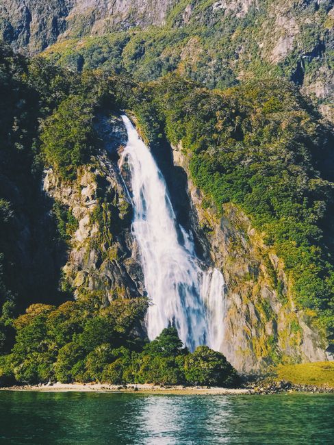 <b>Ithilien: Fiordland National Park</b> <b>Ithilien: Fiordland National Park</b>