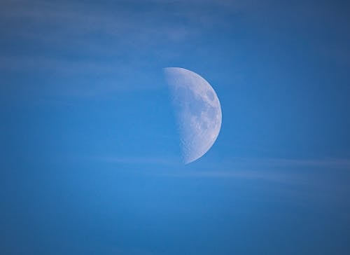 Gratis arkivbilde med blå himmel, halvmåne, luna