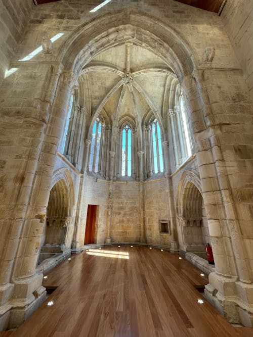 고딕 스타일, 교회, 낮은 각도의 무료 스톡 사진