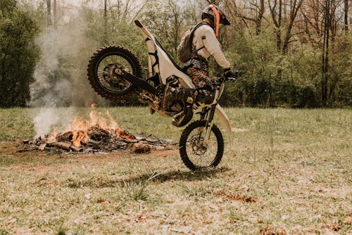 Безкоштовне стокове фото на тему «dirtbiker, їзда, кросовий мотоцикл»