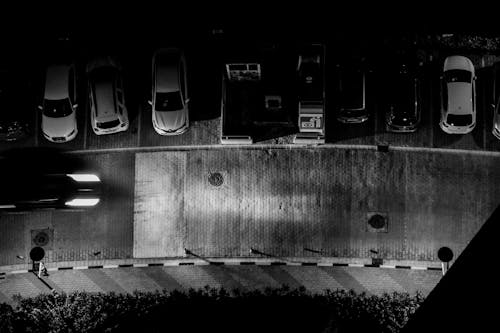 Ingyenes stockfotó autók, éjszaka, fekete-fehér témában