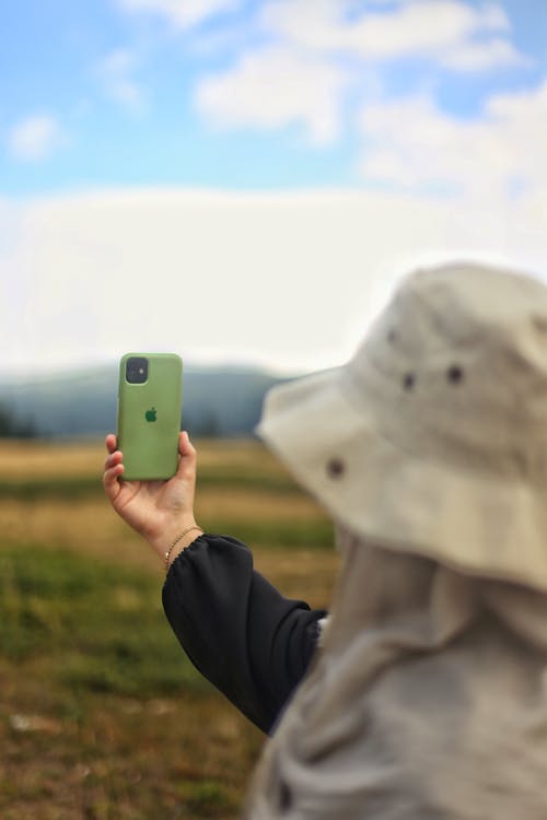 Fotobanka s bezplatnými fotkami na tému človek, dômyselný prístroj, držanie