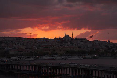 Foto profissional grátis de cair da noite, céu com cores intensas, cidade