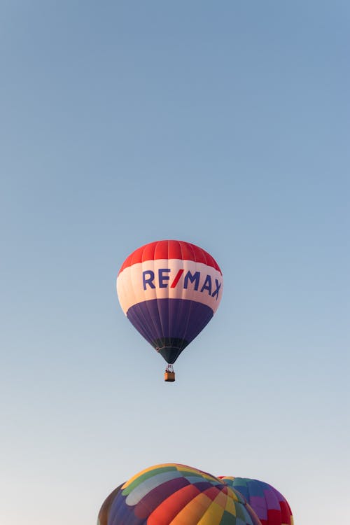 Foto stok gratis balon udara, langit cerah, multi-warna