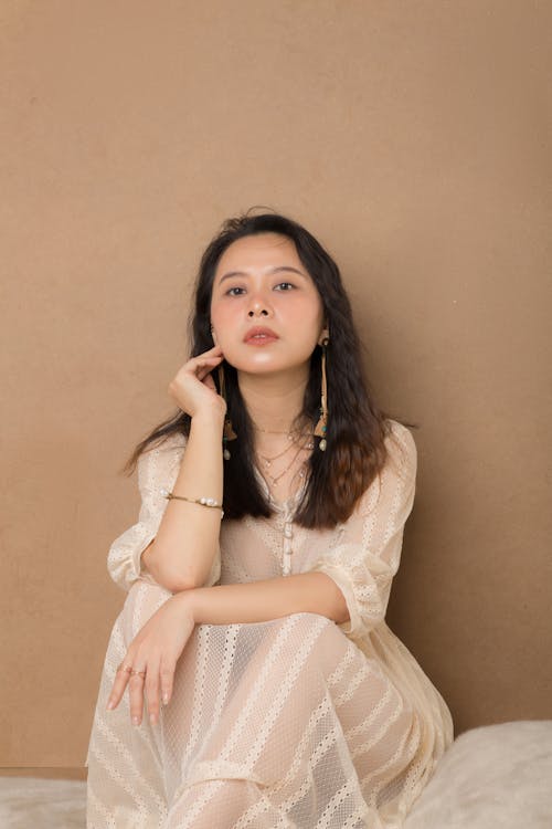 Darmowe zdjęcie z galerii z azjatka, biała sukienka, ładny