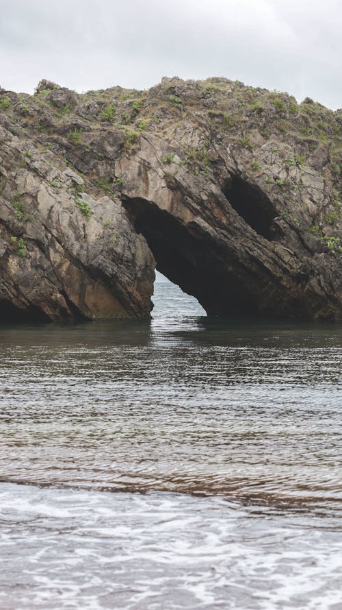 Foto profissional grátis de formação rochosa, fotografia da natureza, litoral