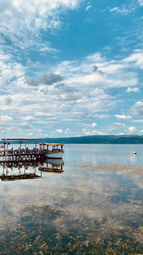 deniz, göl, göl evi içeren Ücretsiz stok fotoğraf