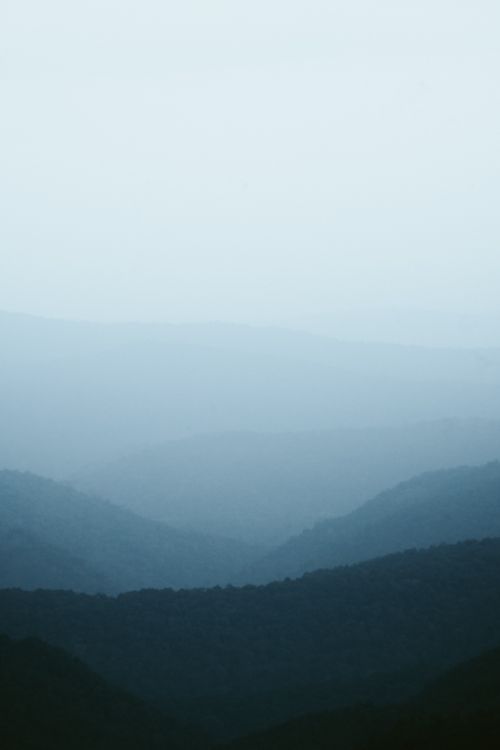 Mountain ridge in mist by Nandu Vasudevan on Pexels
