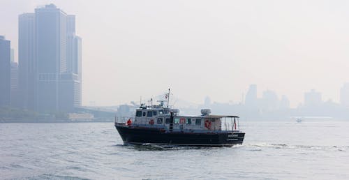 Free Boat on Hudson River, New York City, New York, USA Stock Photo