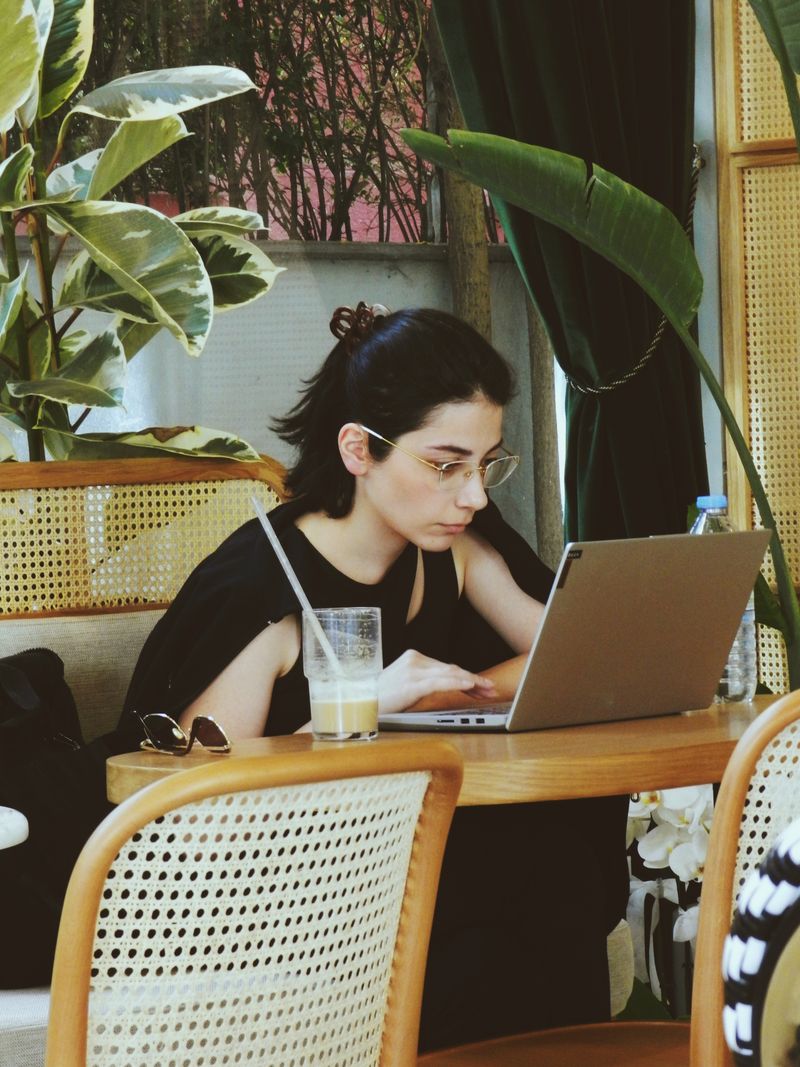 Working remotely from a cafe