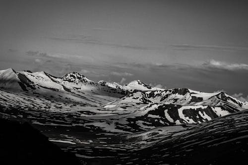 Immagine gratuita di bianco e nero, montagna coperta di neve, natura