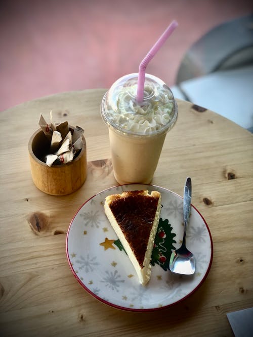 Foto profissional grátis de cheesecake san sabestian, milkshake, tatlı
