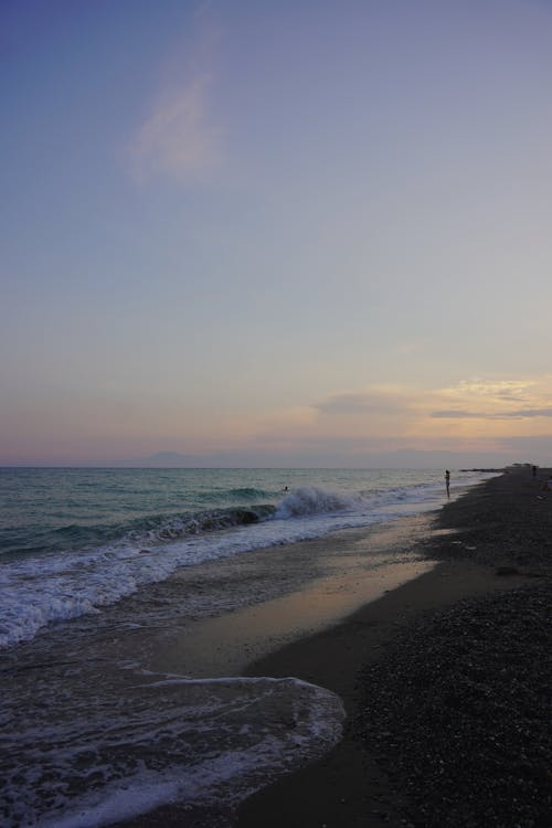 Kostenloses Stock Foto zu brechenden wellen, draußen, horizont