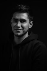 Monochrome portrait of a smiling person — photo by Miguel Rodriguez Leon on Pexels