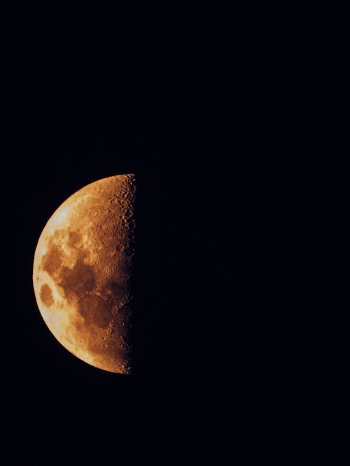 Kostnadsfri bild av halvmåne, kratrar, lunar
