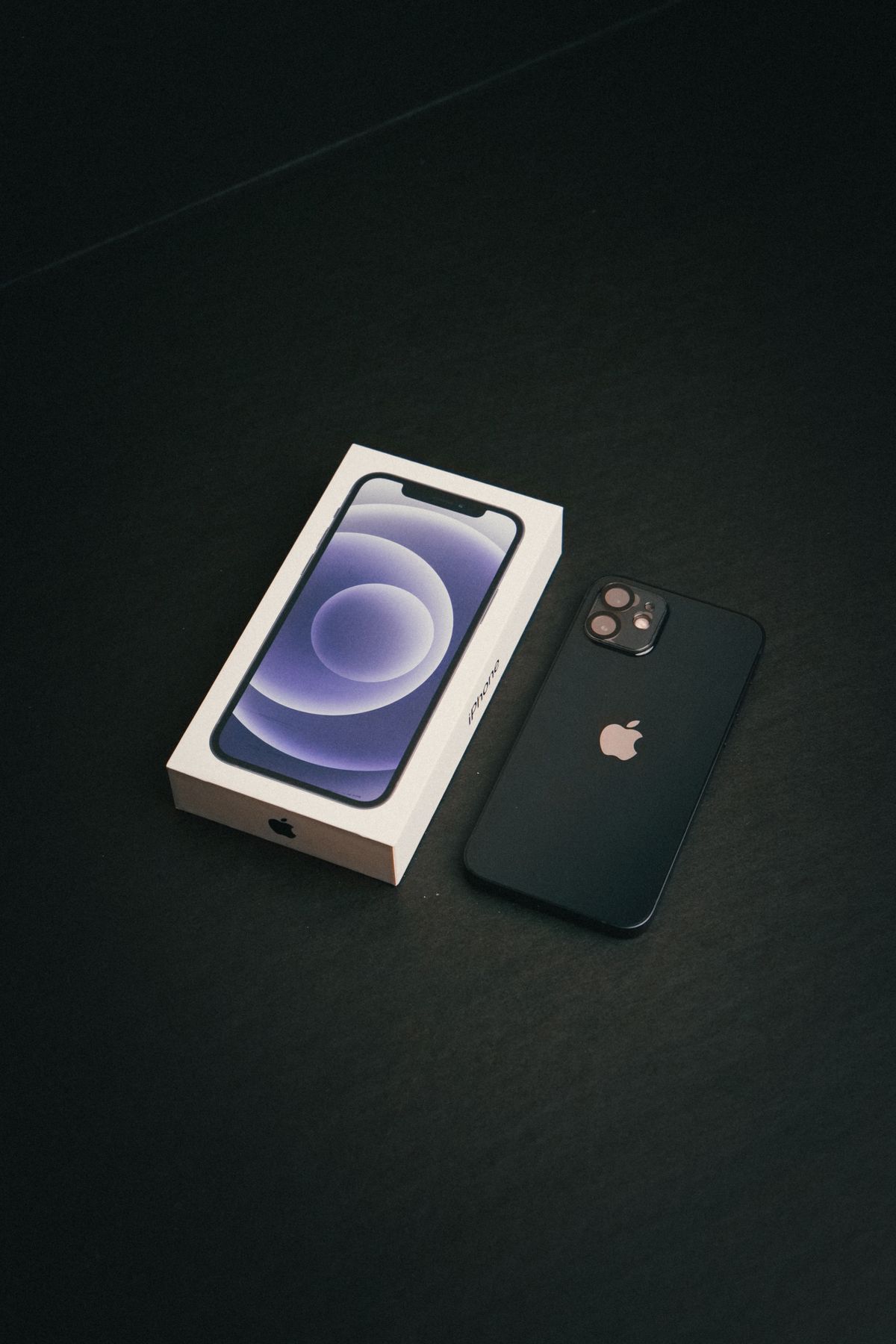 iPhone 12 — 64 GB