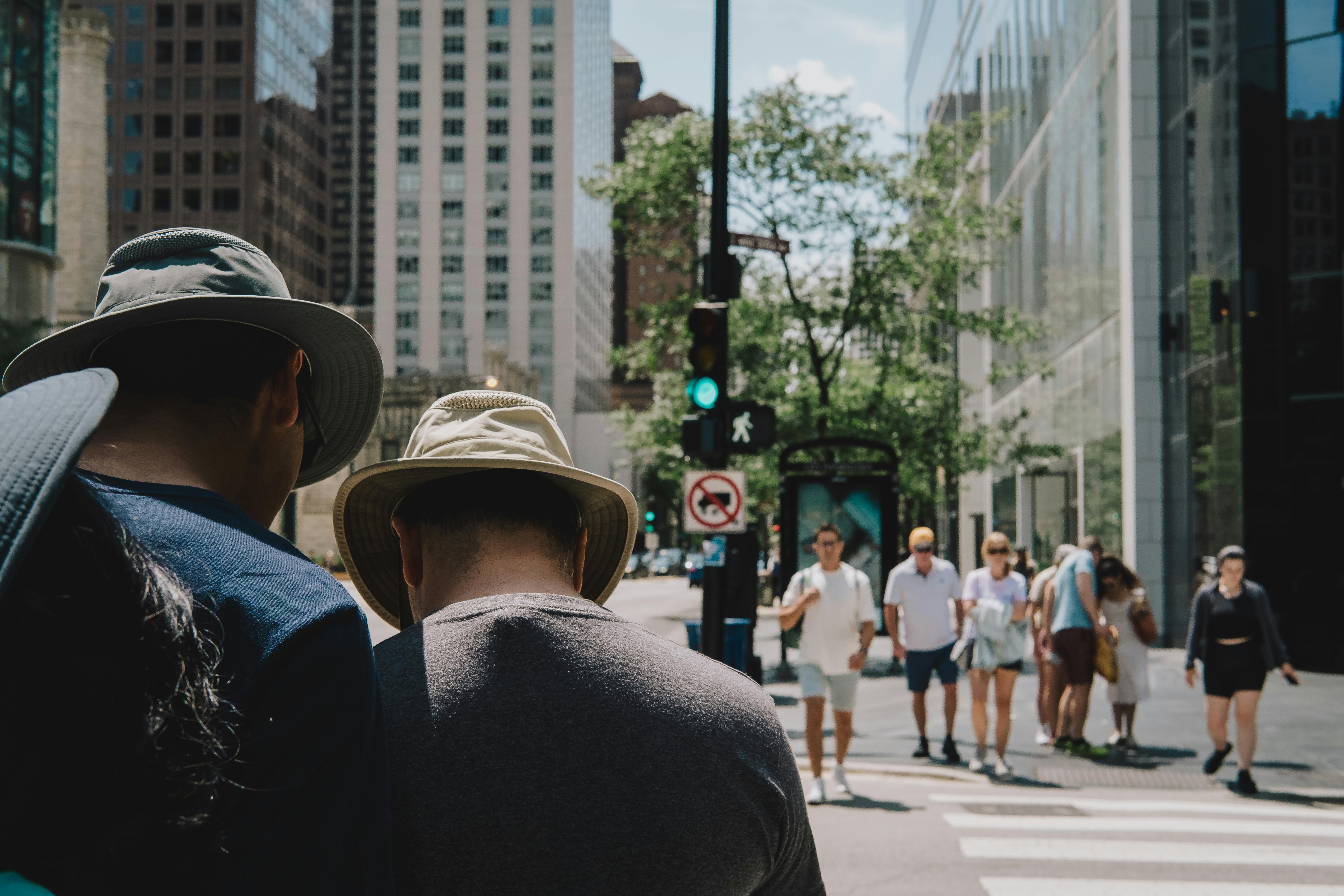 Uptown Chicago neighborhood street scene - 4611 n broadway