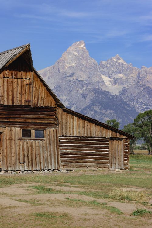 Wooden Cottage with Scenic Mountains in the Background · Free Stock Photo