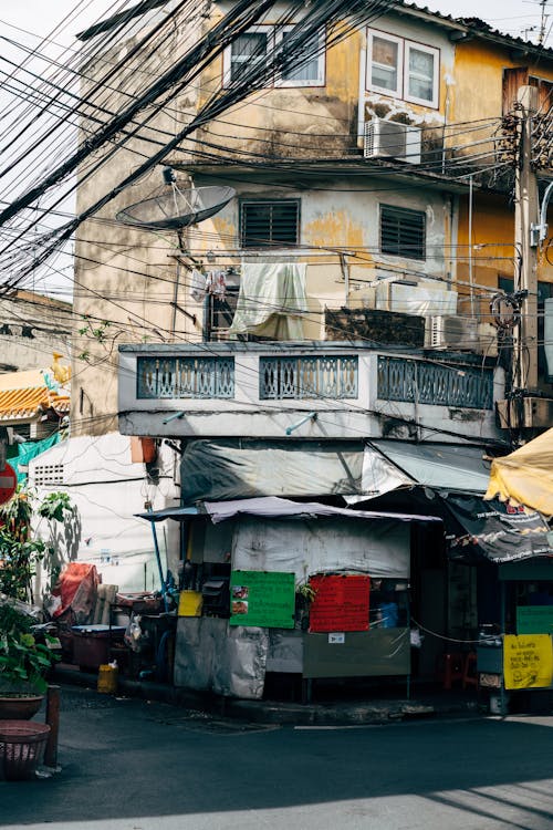 거리, 건물, 수직 쐈어의 무료 스톡 사진