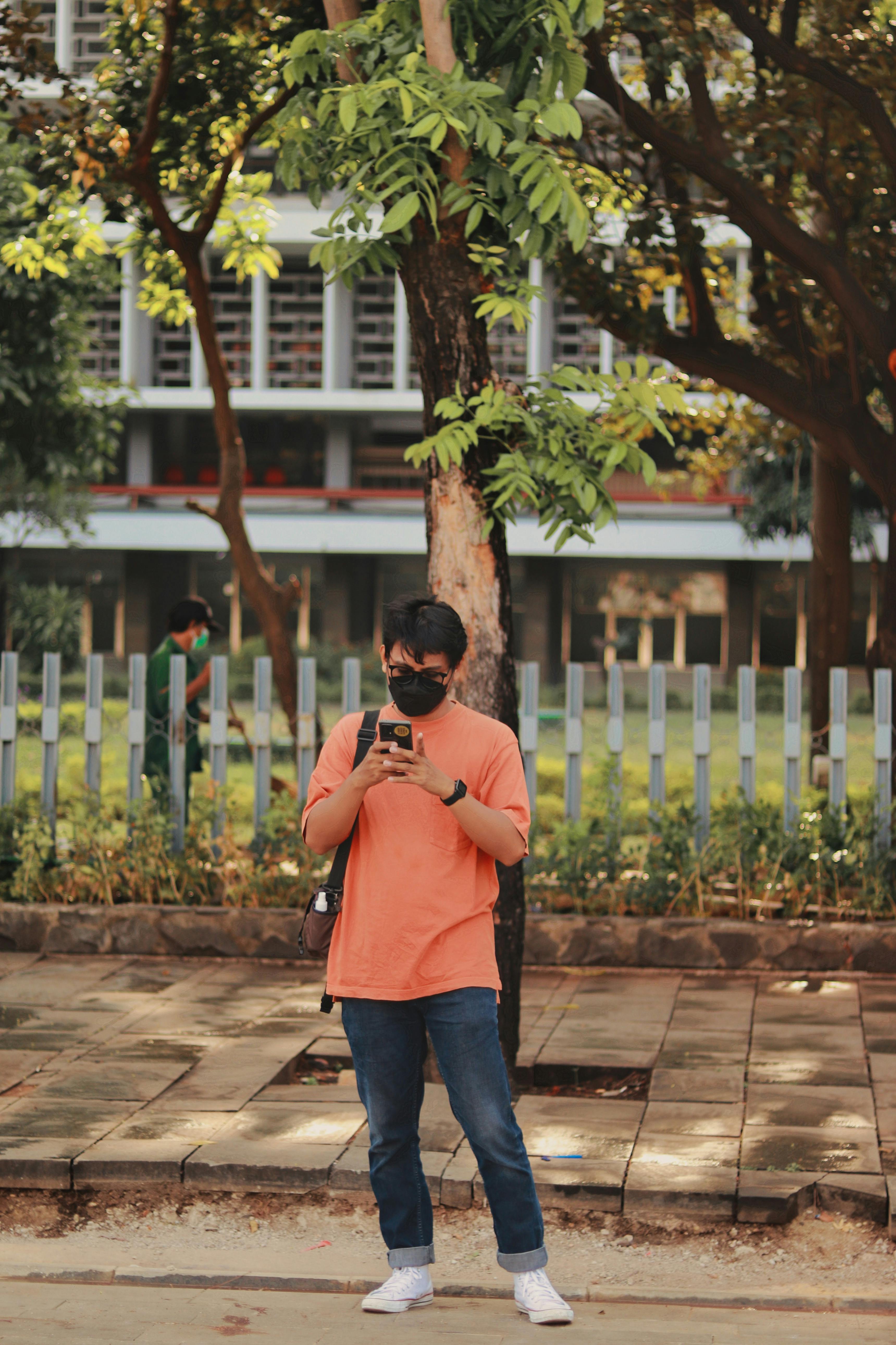 Is it normal for texting to slow down in a relationship?