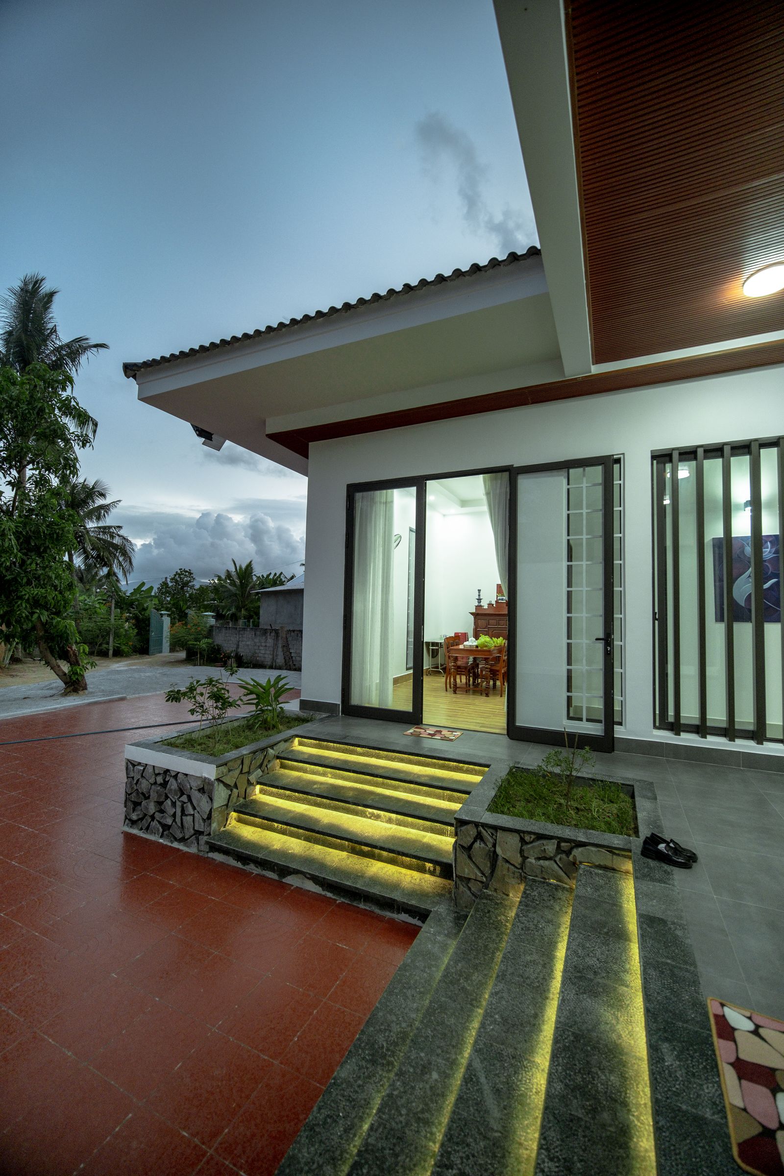 Villa contemporaine avec grandes baies vitrées