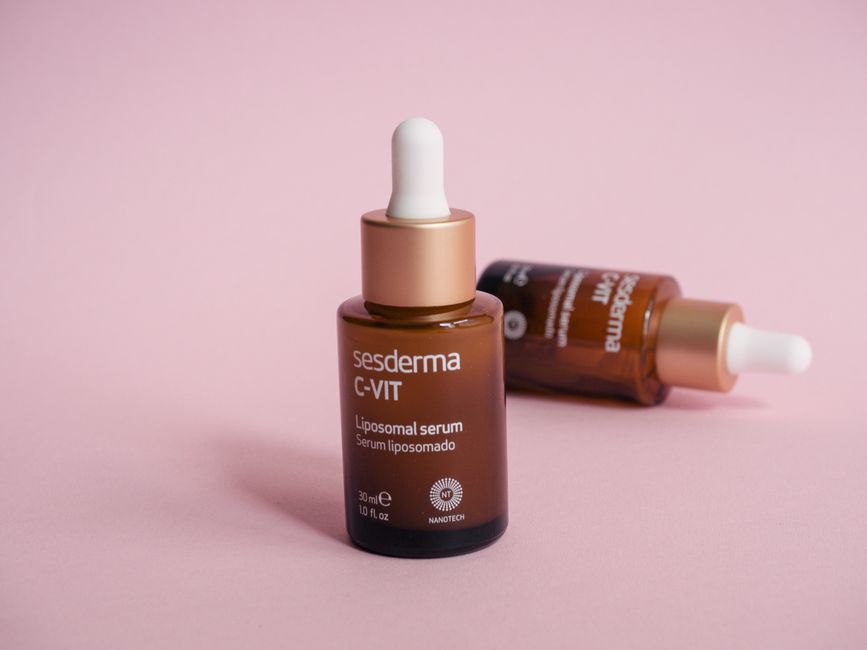 Active skincare ingredients like Vitamin C and Niacinamide in dropper bottles Active skincare ingredients like Vitamin C and Niacinamide in dropper bottles
