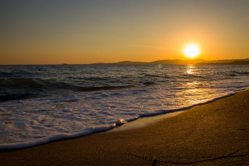 Бесплатное стоковое фото с берег, волны, восход