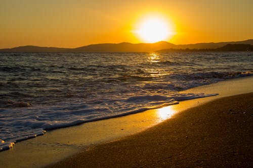 Бесплатное стоковое фото с берег, волны, восход