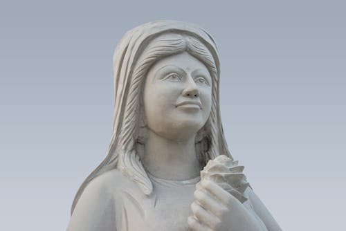 Darmowe zdjęcie z galerii z duchowość, figurka, kobieta z różą
