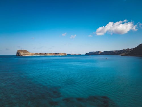 Foto profissional grátis de água, baía, céu azul