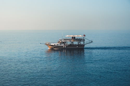 Бесплатное стоковое фото с вода, водный транспорт, лодка