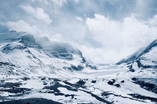 A stunning view of the snowy mountain range in Banff, Alberta, Canada showcasing winter's beauty.