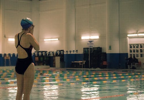女人, 女運動員, 室內游泳池 的 免費圖庫相片