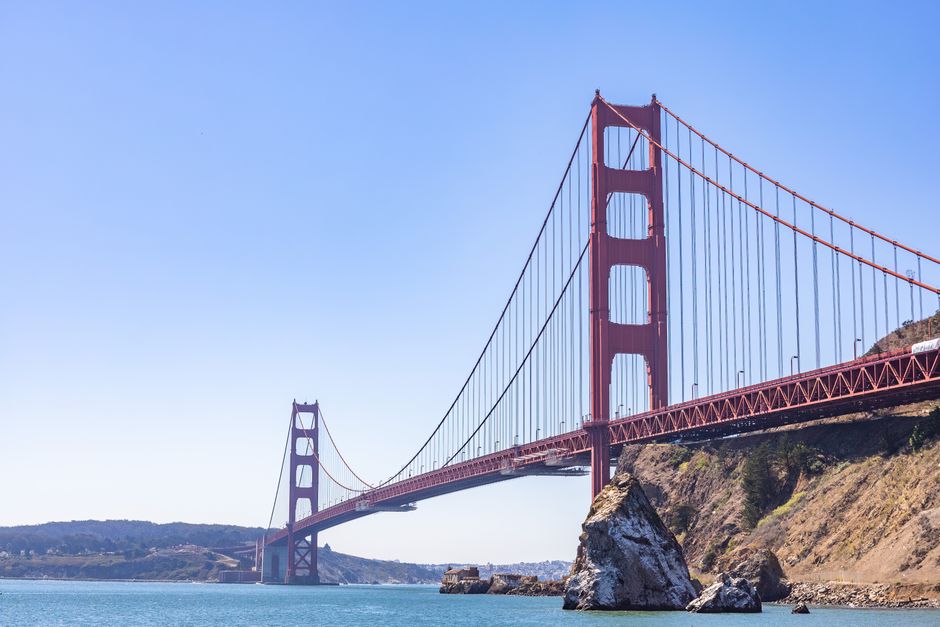 Stunning view of the iconic Golden Gate Bridge with clear skies over San Francisco Bay.
