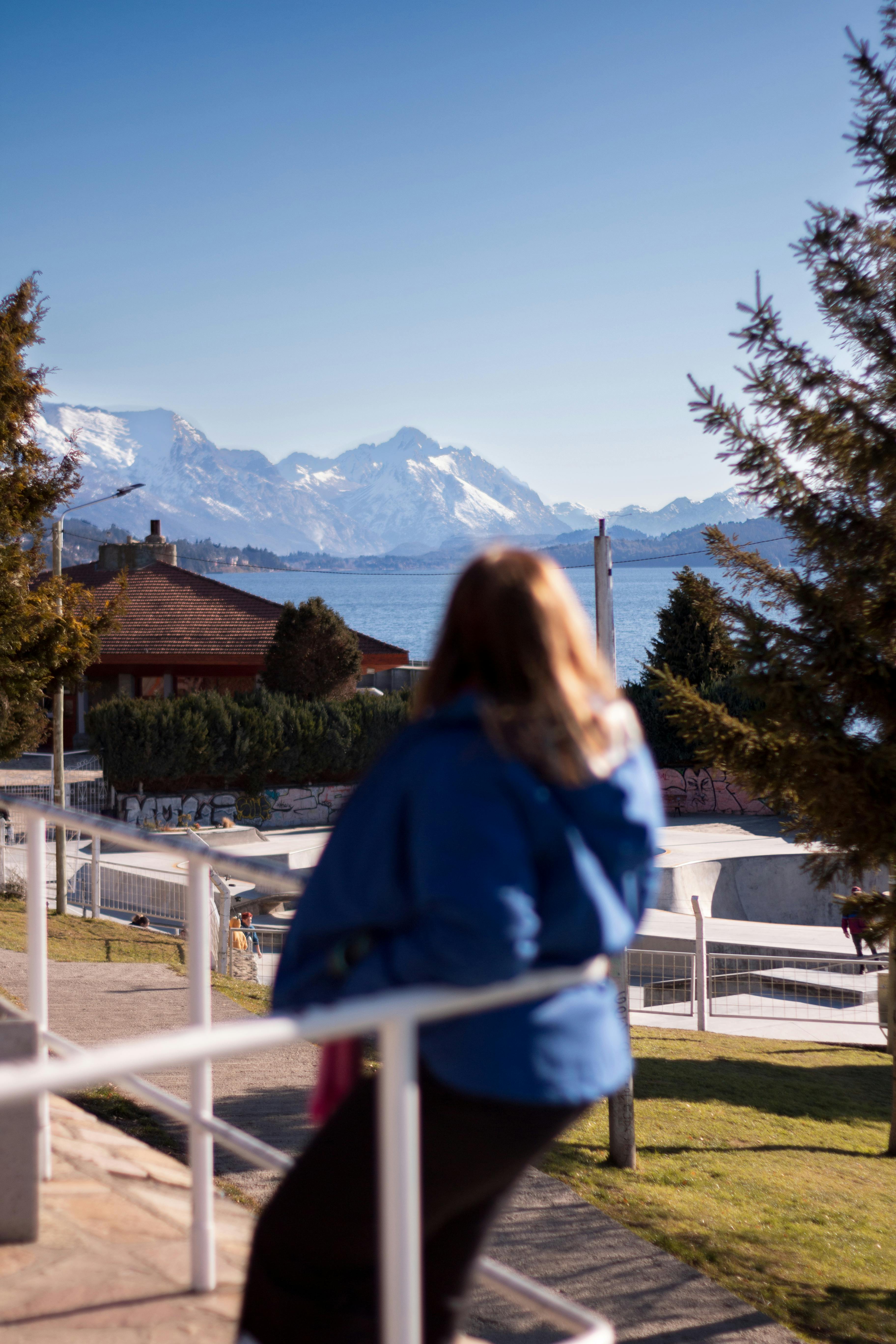 What is the difference between a lean to roof and a shed roof?