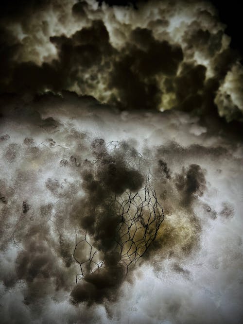 Foto d'estoc gratuïta de minimalista, núvols, raig