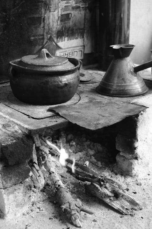 Darmowe zdjęcie z galerii z czarno-biały, garnek, kuchnia