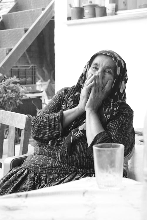 Fotobanka s bezplatnými fotkami na tému čiernobiely, čierny a biely, hidžáb