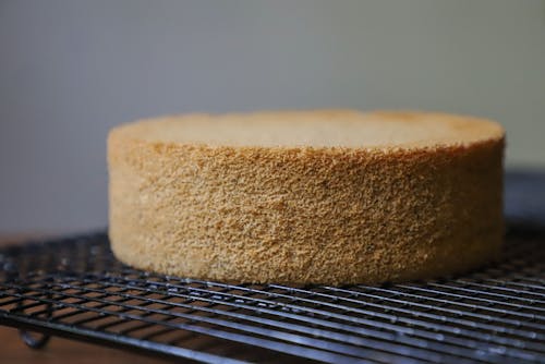 Pâtisserie Au Four Sur Plateau En Métal Noir