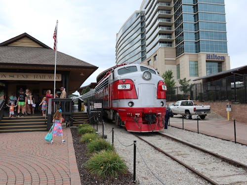 Foto profissional grátis de atração turística, branson, estação de trem