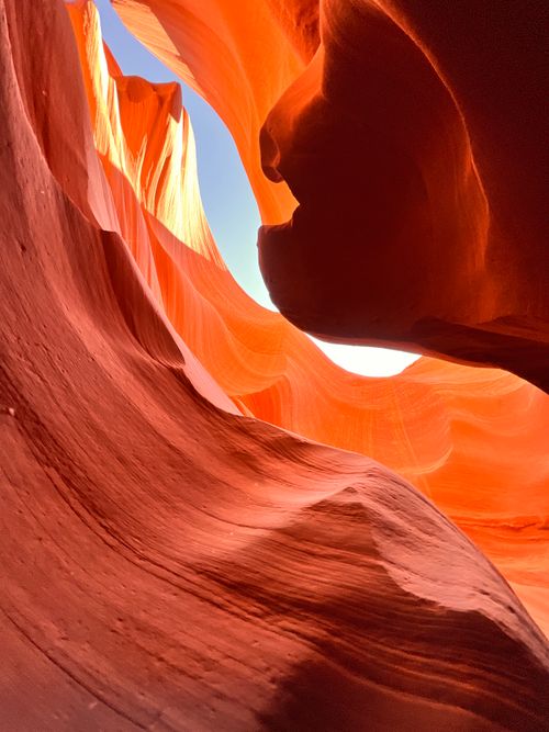 Free Discover the vibrant sandstone curves of Antelope Canyon in Arizona's stunning geological formation. Stock Photo