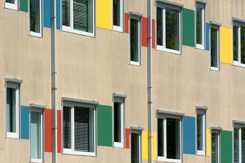 Kostenloses Stock Foto zu asymmetrisch, fenster, gebäude außen