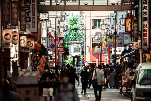 Free Crowded shopping street in Tokyo with lanterns and vibrant banners, capturing urban life and energy. Stock Photo