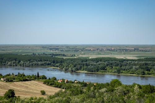 Imagine de stoc gratuită din apă curgătoare, câmp, cer albastru