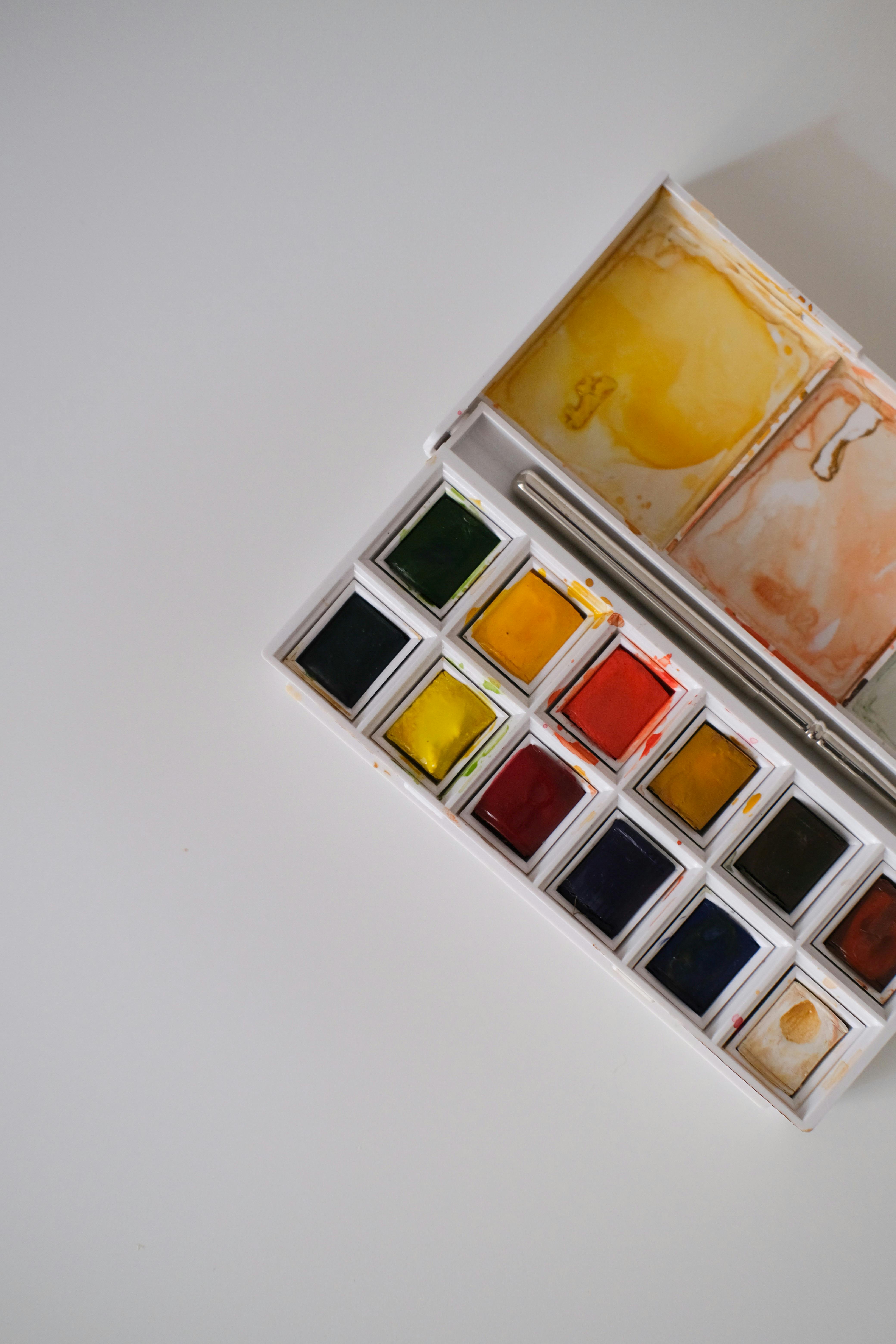Watercolor palette hi-res stock photography and images - Page 2 - Alamy