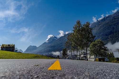 Kostenloses Stock Foto zu asphaltstraße, aufnahme von unten, berg