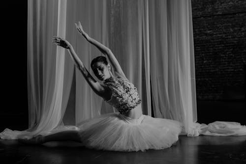 Gratuit Imagine de stoc gratuită din alb-negru, balerină, dansatoare de balet Fotografie de stoc