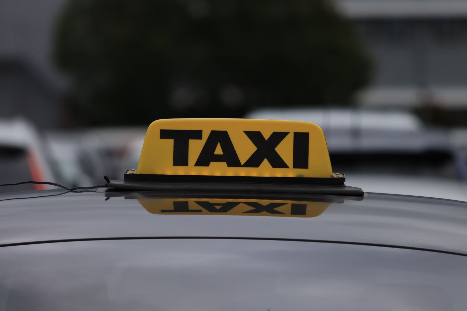 Iconische taxi van Wim T. Schippers nog steeds in Zevenaar