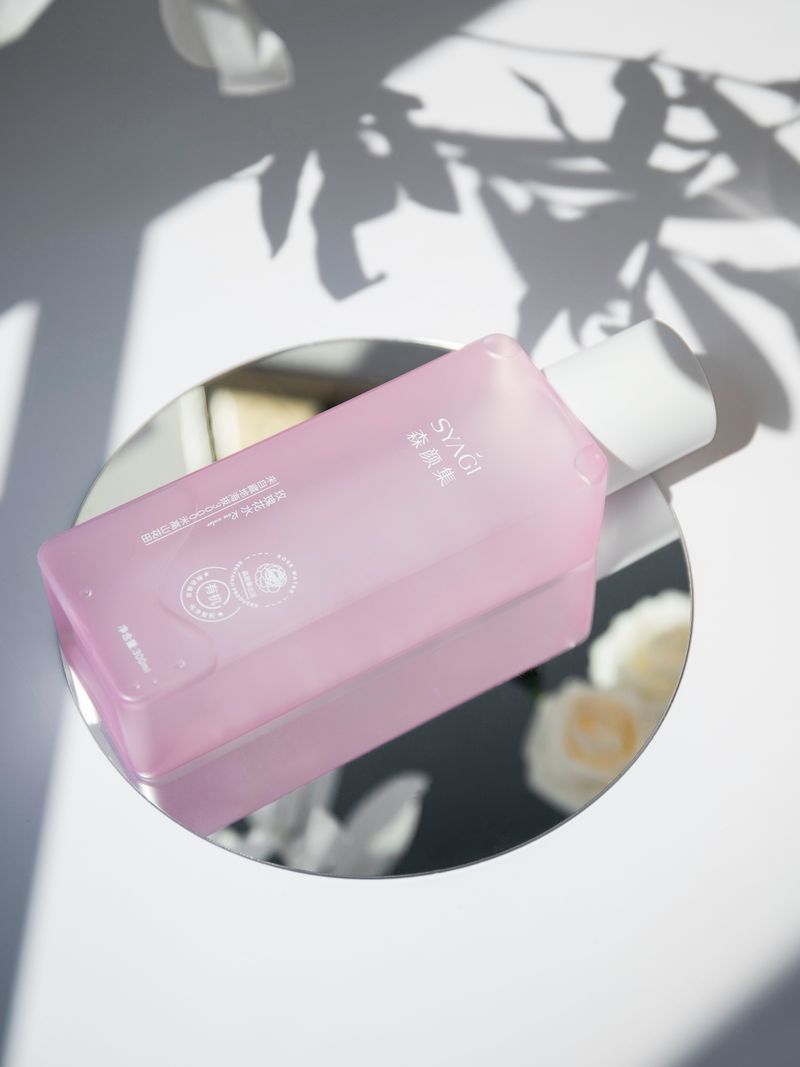 Petalé skincare bottle